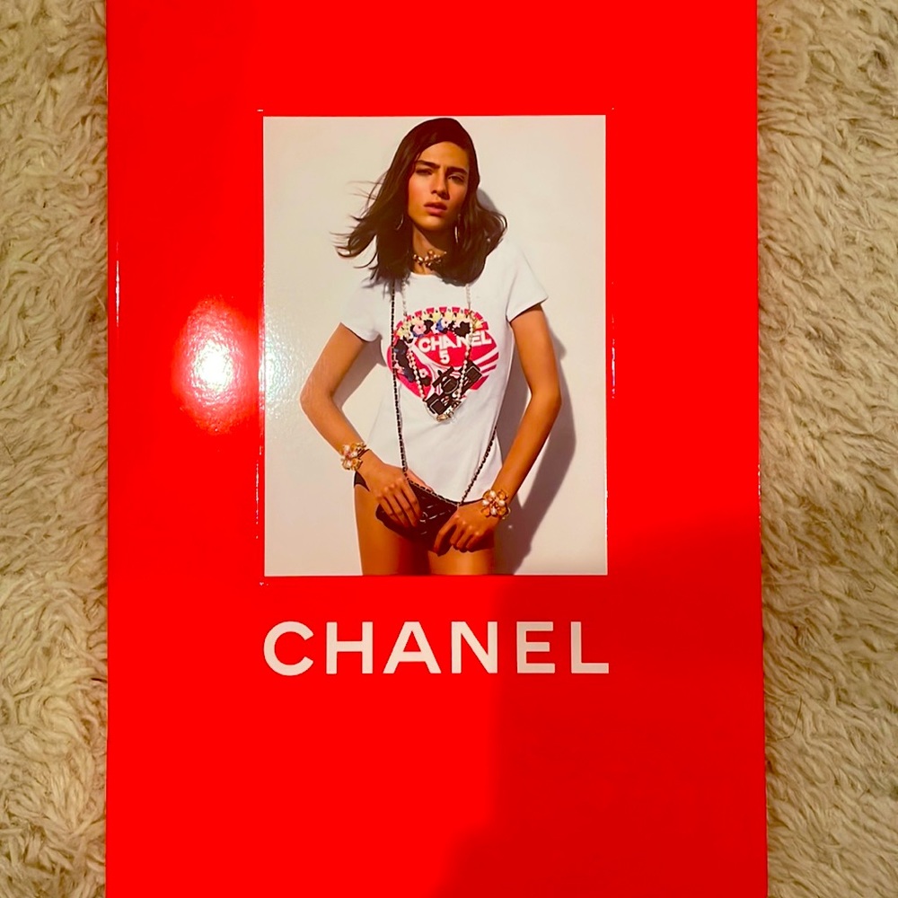 CHANEL CRUISE 2022/23 COLLECTION ZINE